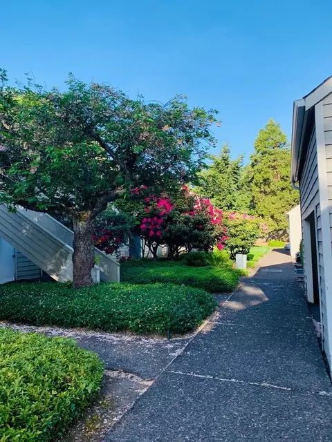 945 Lewis Ave, Eugene, OR 97402 photo 2
