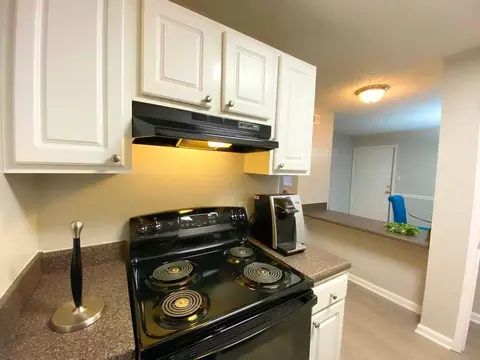 660 Valley Crest Dr, Birmingham, AL 35215