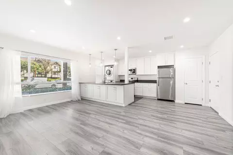 12656 Burbank Blvd, Los Angeles, CA 91607