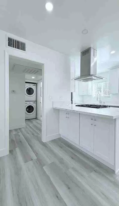 12656 Burbank Blvd, Los Angeles, CA 91607