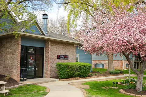 6917 Wright Plz, Omaha, NE 68106