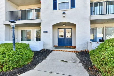 110 Bryn Mawr Ln, Carmel, IN 46032