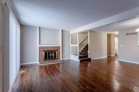 7122 King St, Shawnee, KS 66203