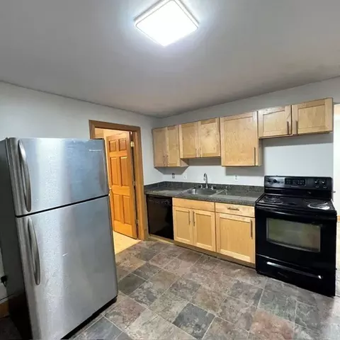 39 Peterboro St, Detroit, MI 48201