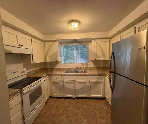 15601564 Fircrest Ct SE, Salem, OR 97306