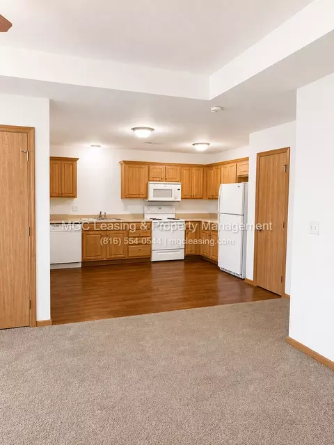 105 Golfview Dr, Pleasant Hill, MO 64080