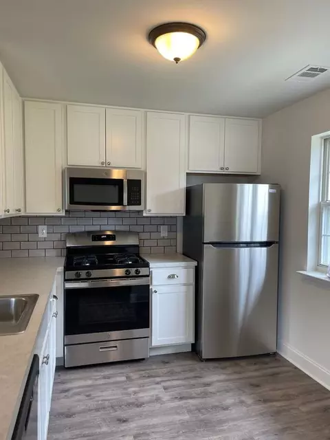 609 Duke Dr, Woodbridge, NJ 07095