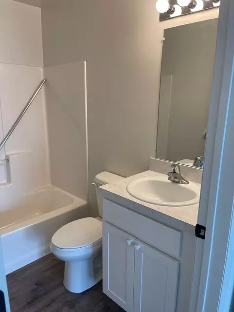 609 Duke Dr, Woodbridge, NJ 07095