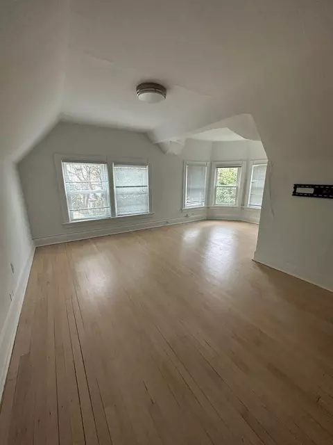 2505 N Oakland Ave, Milwaukee, WI 53211