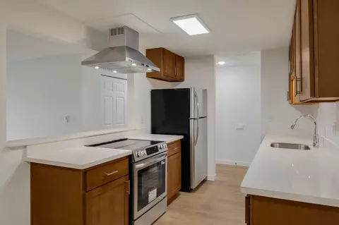 3025 NE 137th St, Seattle, WA 98125