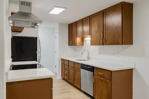 3025 NE 137th St, Seattle, WA 98125