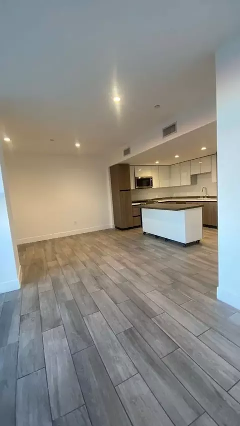 1616 N La Brea Ave, Los Angeles, CA 90028