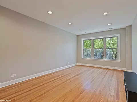 1446 W Pensacola Ave, Chicago, IL 60613