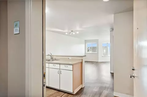 210 E Blaine St, Seattle, WA 98102