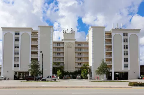 5230 Hollywood Blvd, Hollywood, FL 33021