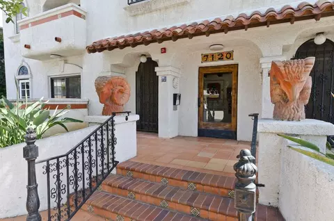 7120 Ramsgate Ave, Los Angeles, CA 90045