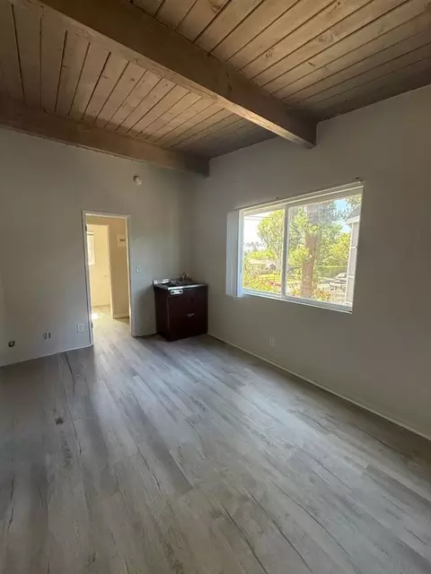 21900 Saticoy St, Los Angeles, CA 91304