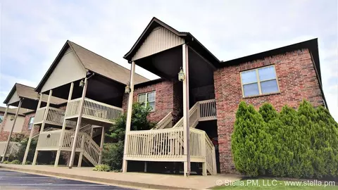 1002 Goetz Blvd, Joplin, MO 64801