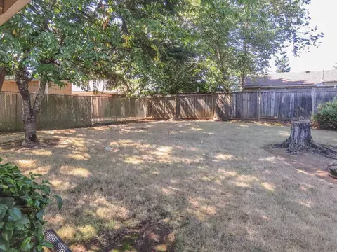 17920 SE Stark St, Portland, OR 97233