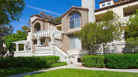 24452 Valencia Blvd, Valencia, CA 91355 photo 2