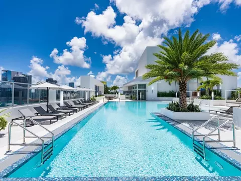 300 SW 2nd Ave, Miami, FL 33130 photo 3