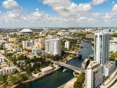 300 SW 2nd Ave, Miami, FL 33130 photo 32