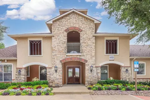 8410 S Westmoreland Rd, Dallas, TX 75237 photo 4