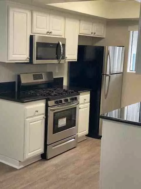 260 W Elmwood Ave, Burbank, CA 91502 photo 5