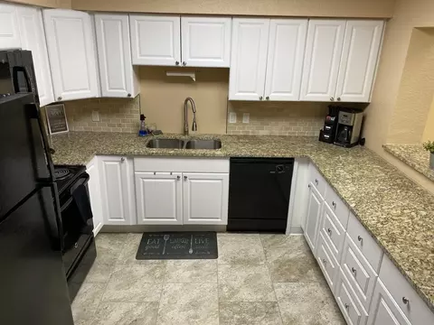 2000 Gandy Blvd N, Saint Petersburg, FL 33702