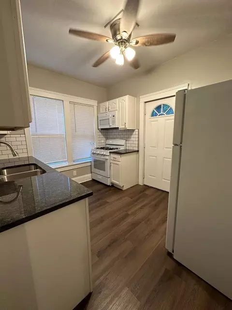 3290 W 17th St, Cleveland, OH 44109