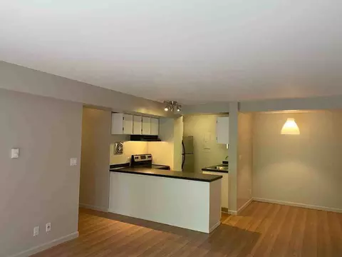 2020 SW Salmon St, Portland, OR 97205