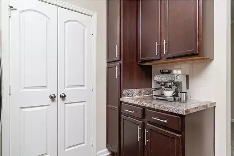 1084 W Oakland Ave, Johnson City, TN 37604 photo 25