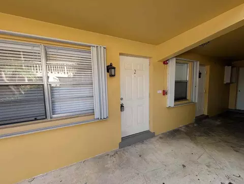 890 NW 39th St, Oakland Park, FL 33309