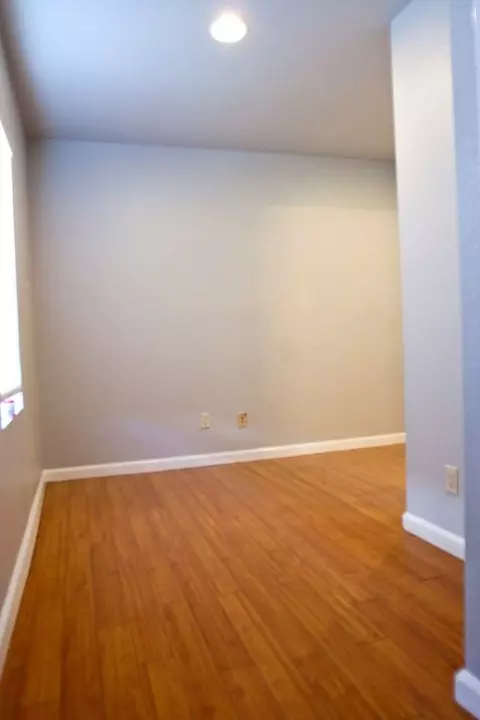 Walnut St, Oakland, CA 94619
