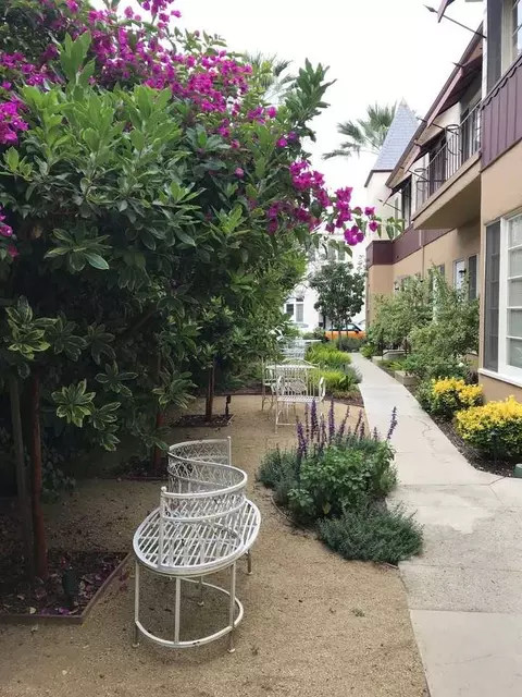 208 N Louise St, Glendale, CA 91206