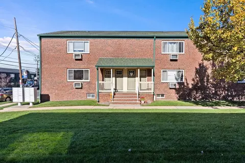 430 Ridge Rd, Lyndhurst, NJ 07071
