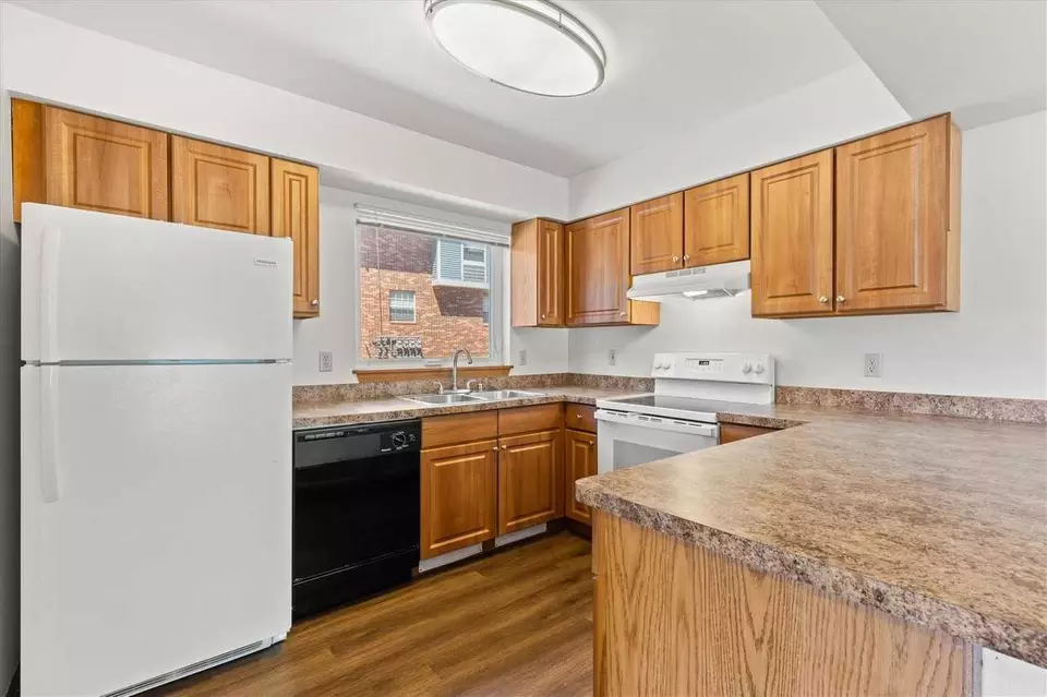  w159n8311 8388 Apple Valley Dr W158n8398 Steven Mack Dr, Menomonee Falls, WI 53051 photo 4