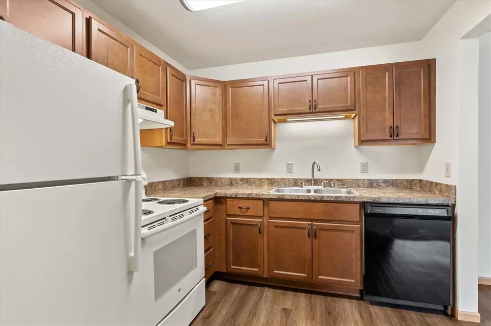  w159n8311 8388 Apple Valley Dr W158n8398 Steven Mack Dr, Menomonee Falls, WI 53051 photo 20