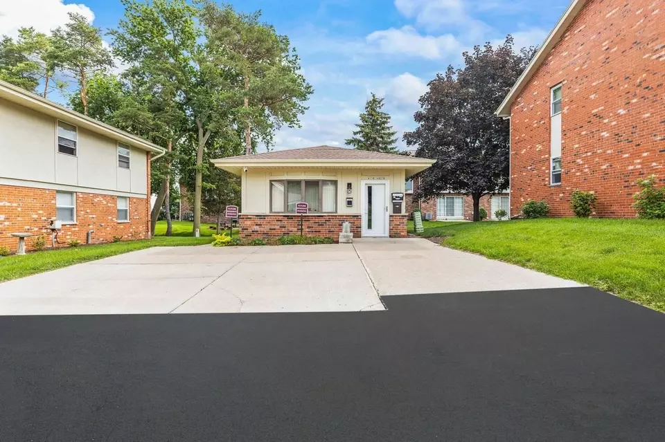  w159n8311 8388 Apple Valley Dr W158n8398 Steven Mack Dr, Menomonee Falls, WI 53051 photo 12