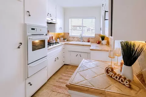 216 S Gale Dr, Beverly Hills, CA 90211