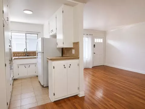 216 S Gale Dr, Beverly Hills, CA 90211