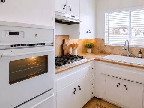 216 S Gale Dr, Beverly Hills, CA 90211 photo 4