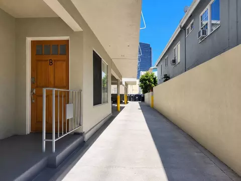 216 S Gale Dr, Beverly Hills, CA 90211 photo 12