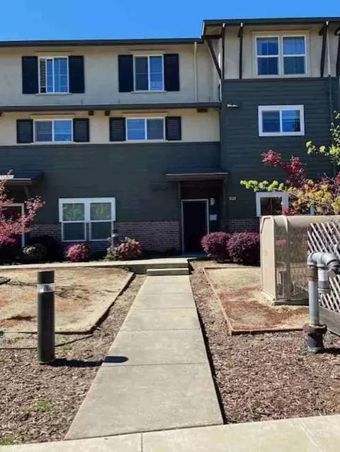 5497 Carlson Dr, Sacramento, CA 95819