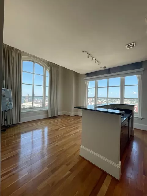 222 N Charles St, Baltimore, MD 21201 photo 3