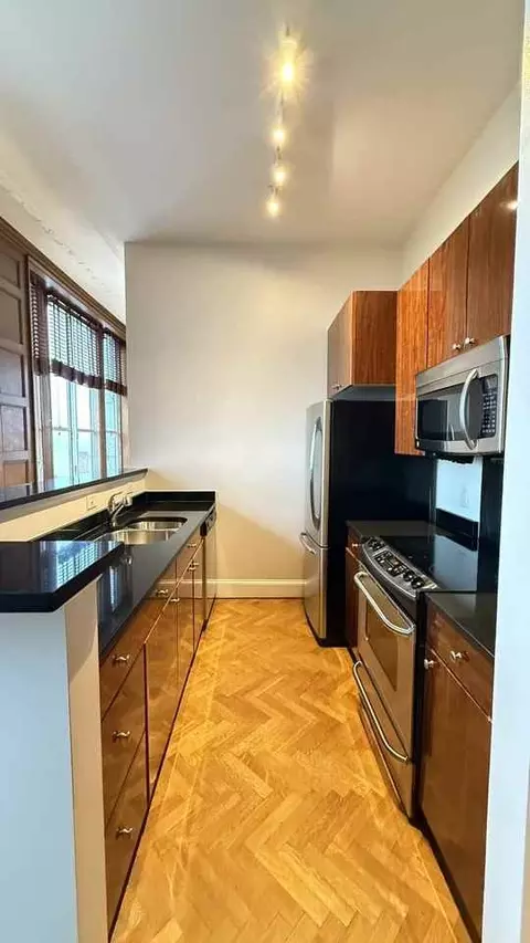 222 N Charles St, Baltimore, MD 21201 photo 40