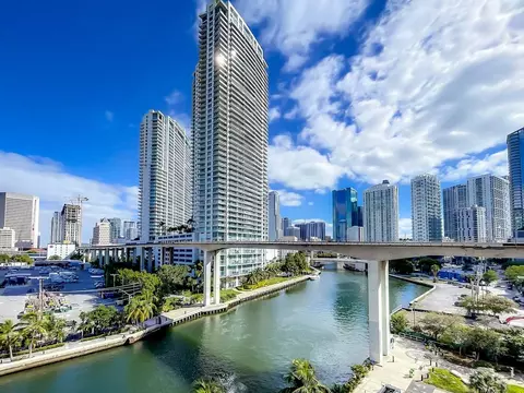 690 SW 1st Ct, Miami, FL 33130