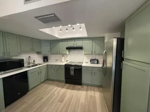 8101 N 33rd Dr, Phoenix, AZ 85051