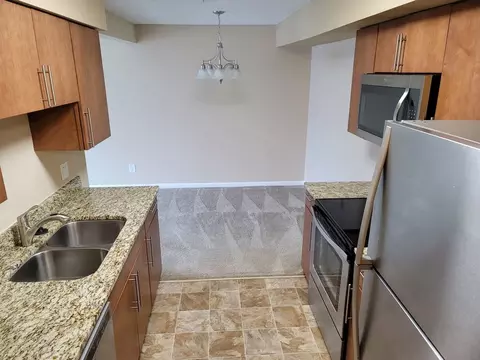 535 South 37th Street, Omaha, NE 68105