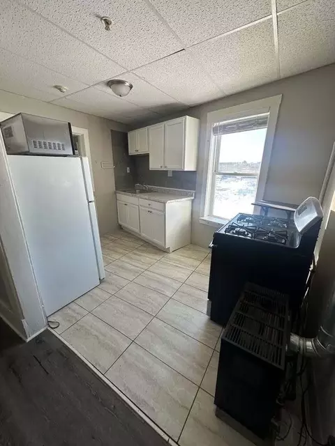 462 Bridge St, Lowell, MA 01850